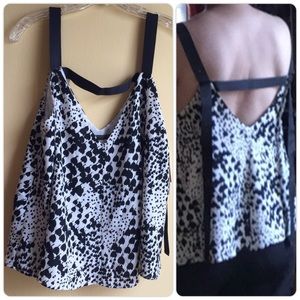 Zara flyaway tulip top NWT Size Large Black & White new with tags